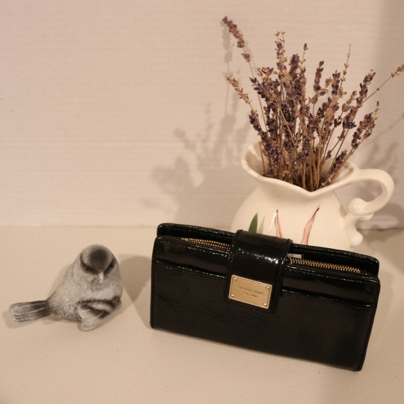 Michael Kors Handbags - Michael Kors Wallet - Black